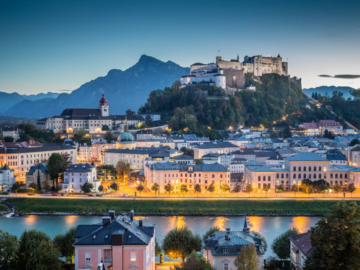 【精彩奧捷】奧地利哈斯塔特湖區、捷克古堡、米蘭時尚之都