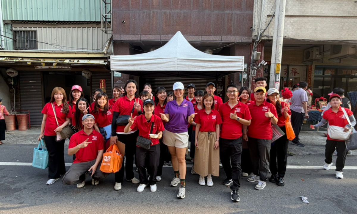 大甲媽遶境湧人潮！「找到了旅行社」設攤拚人氣 搶攻旅遊商機