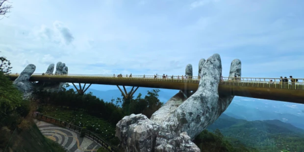 巨人黃金橋空中步道