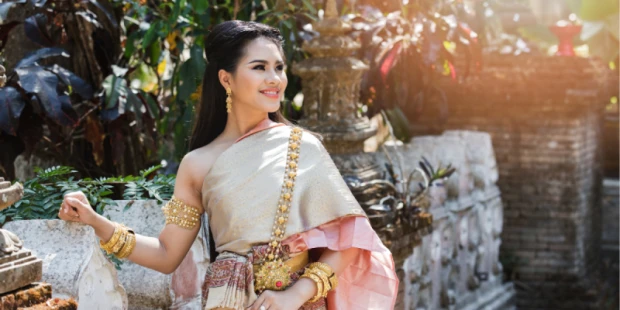 著泰服遊柴瓦塔那蘭寺 (貴妃寺)