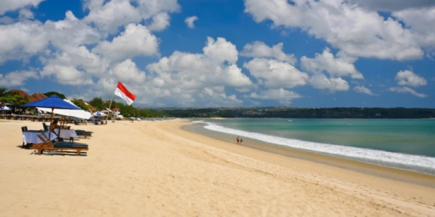 金巴蘭沙灘漫步