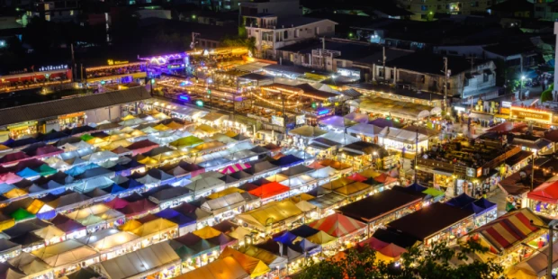 拉差達火車夜市