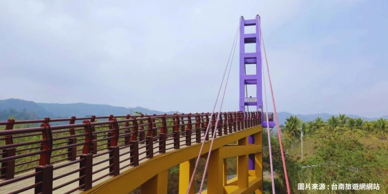 夢幻紫色永興吊橋