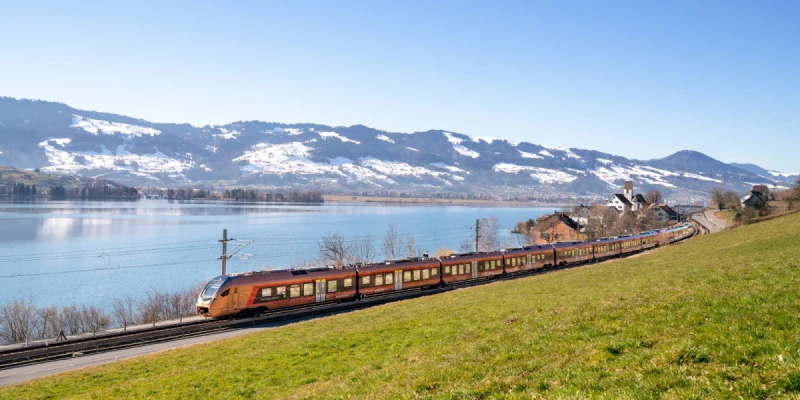 阿爾卑斯山麓快車Voralpen Express